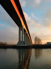 Pont de Cheviré franchissant la Loire à Nantes, entre les terminaux portuaires de Roche-Maurice et Cheviré - RN844