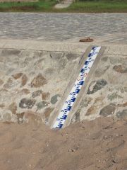 Echelle de lecture de la hauteur d'eau en étiage au port de La Possonnière